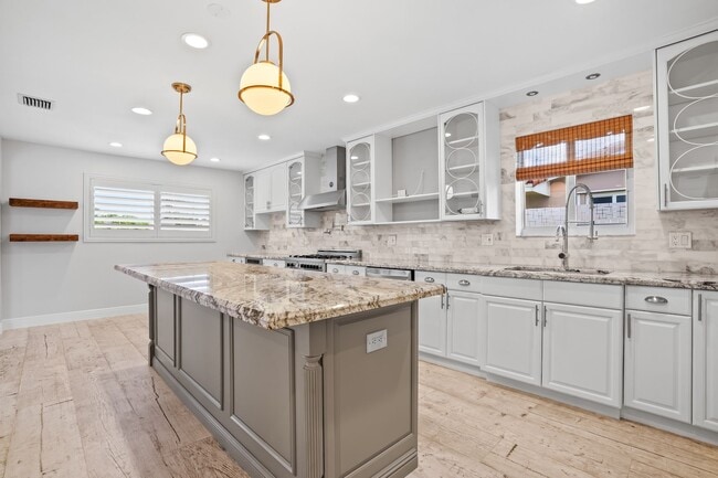 Photo - 4215 Roosevelt St