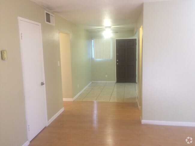 Building Photo - LOOK NO FURTHER! LARGE, GROUND FLOOR 2 BED... Unit 3 Rental