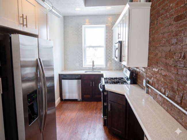 Building Photo - Beautiful 3 bed, 1 bath luxury apartment South Side Flats Unit 2