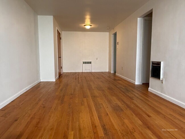 Photo - 1533-1537 California Ave SW (OTP) Unidad 1533 California Ave SW