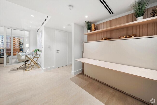 Building Photo - 2301 Collins Ave Unit 6081BD Rental