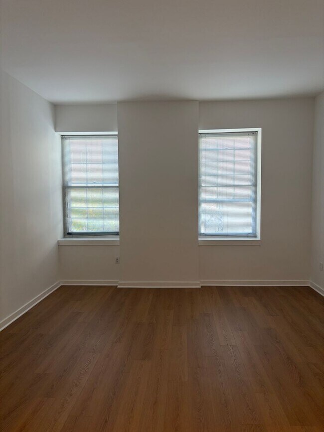 Photo - Welcome to Urban Elegance in the Heart of ... Unidad 202