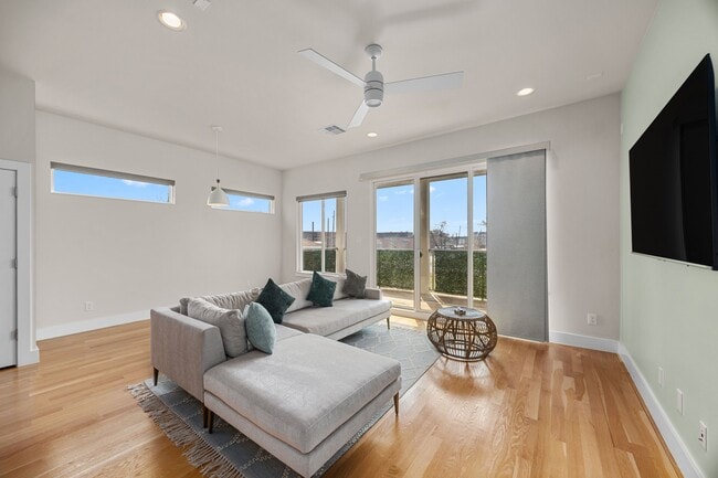 Photo - 4618 Nichols St