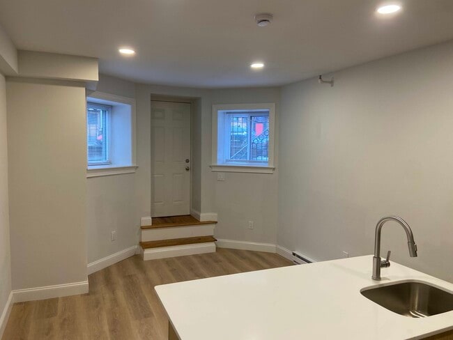 Photo - 529 Beacon St Unidad 4