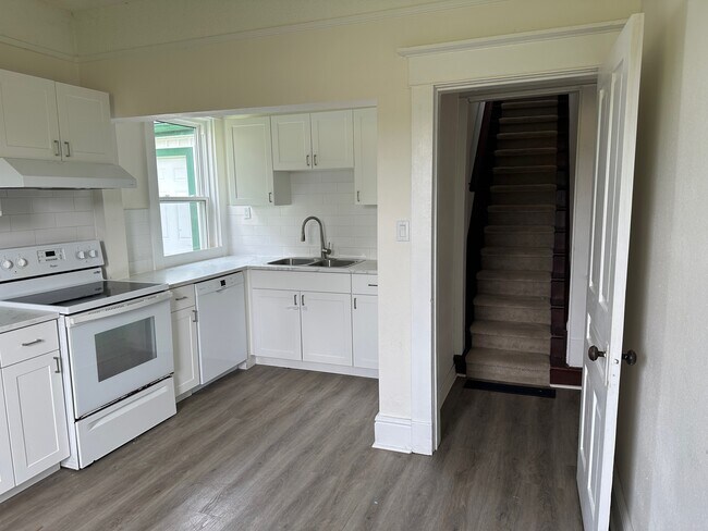 Photo - Classic Country 3-Bedroom Farmhouse for Rent near Uxbridge