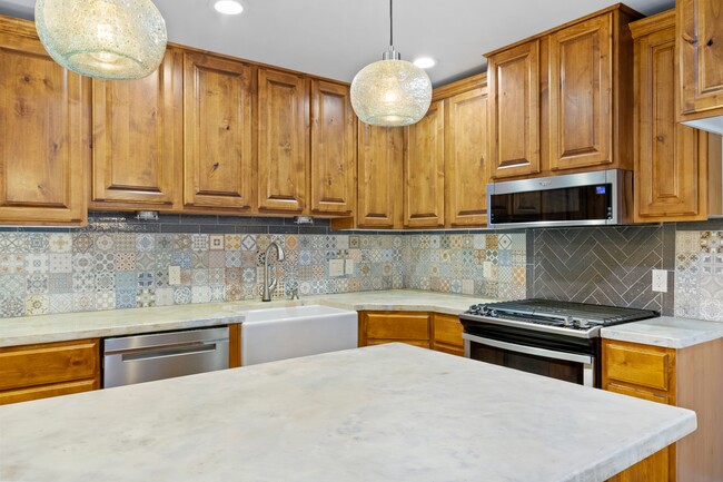 Photo - 1338 4000 N St