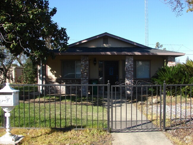 Building Photo - Cute Single Family Home in Gridley AVAILAB...