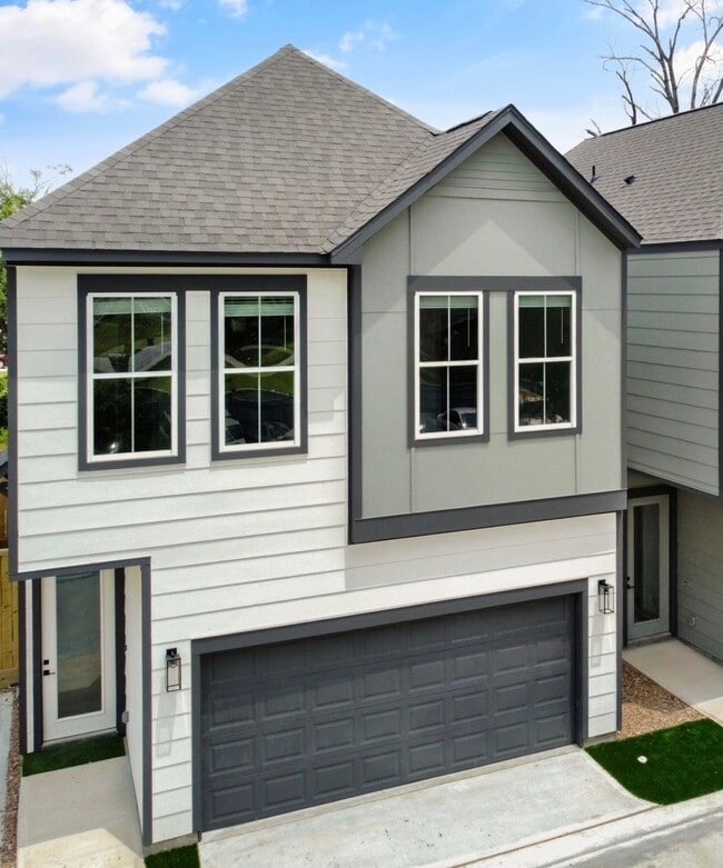 Building Photo - 2410 Vaughn St