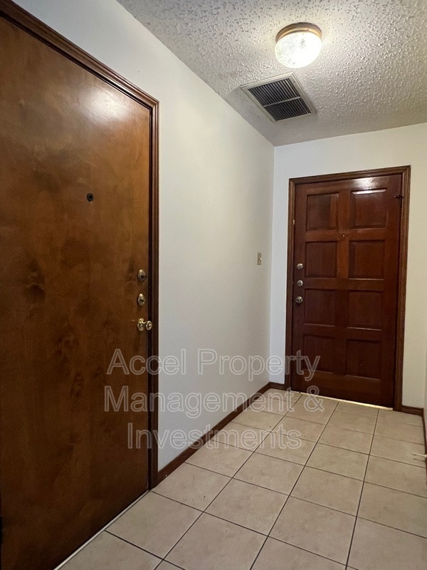 Photo - 2004 Lambeth Way