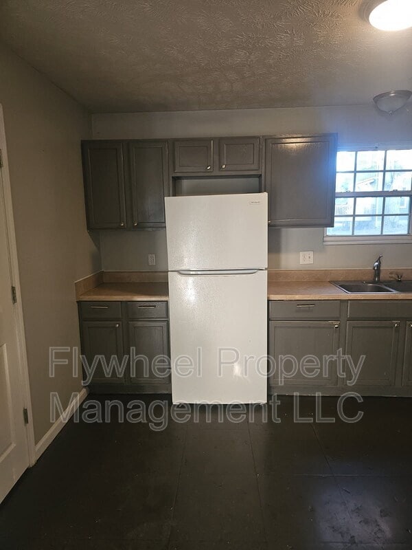 Photo - 2074 Leota St