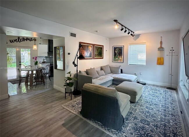 Photo - 742 NW 50th St