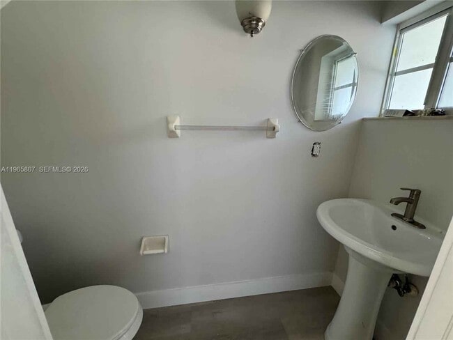 Photo - 5736 Tyler St Unidad 0