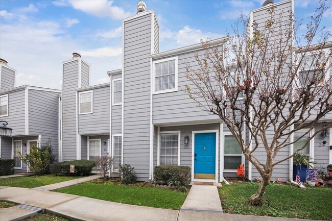 Building Photo - 5807 Beverly Hill St Unit 23