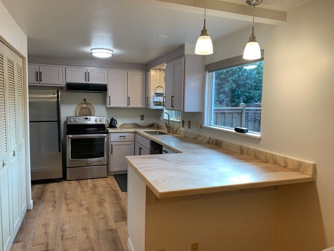 Photo - 2-Bedroom 2-Bathroom duplex in Harlow neig...