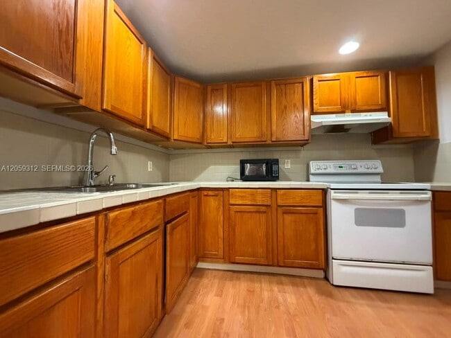 Photo - 2025 NE 164th St Unit 1006