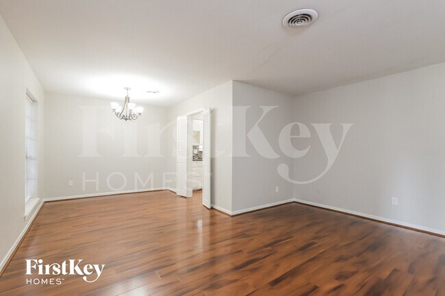 Photo - 12115 Hillcroft St