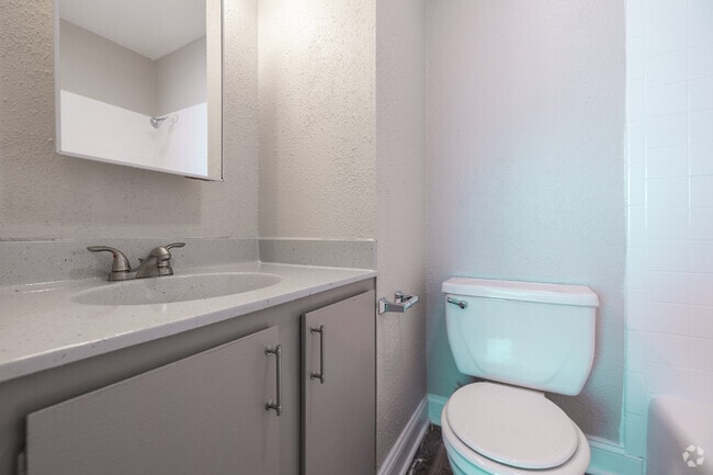 2BR, 2BA - 1,200SF - Bathroom