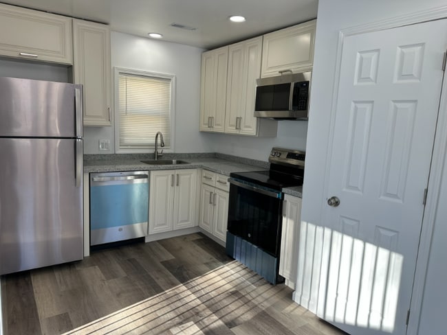 Photo - 28530 Grayling Ave