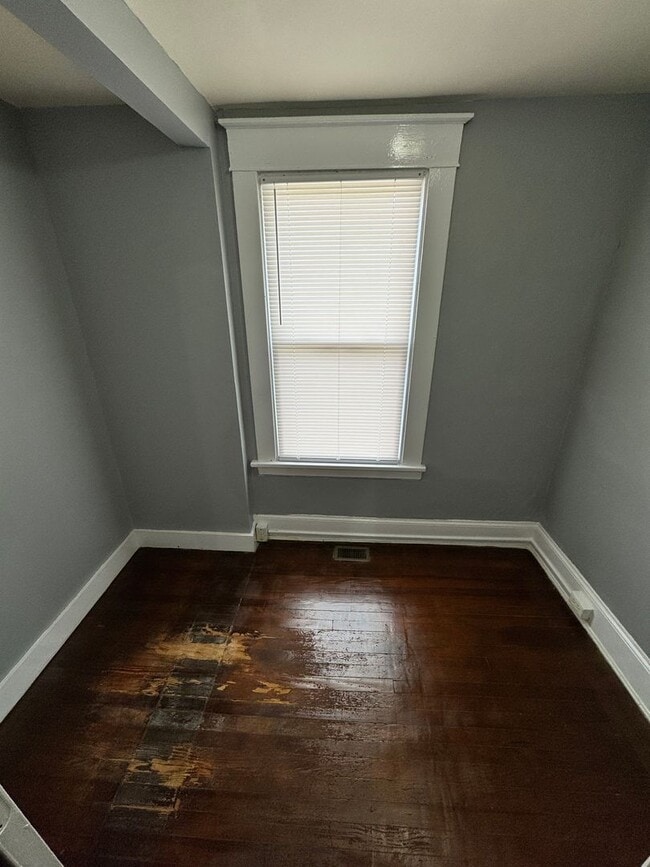 Photo - 3.5 bed house in Fulton Hill! Enjoy the beautiful neighborhood, central hvac, laundry, yard!