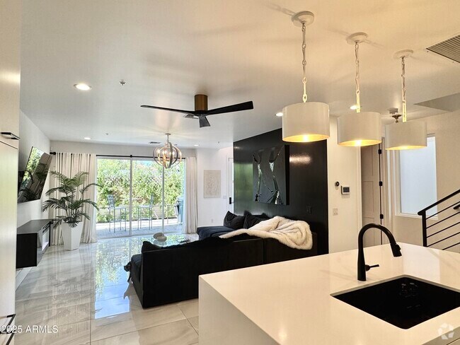 Building Photo - 3107 N 70th St Rental