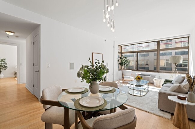 Building Photo - 10 Regent St Unit 501