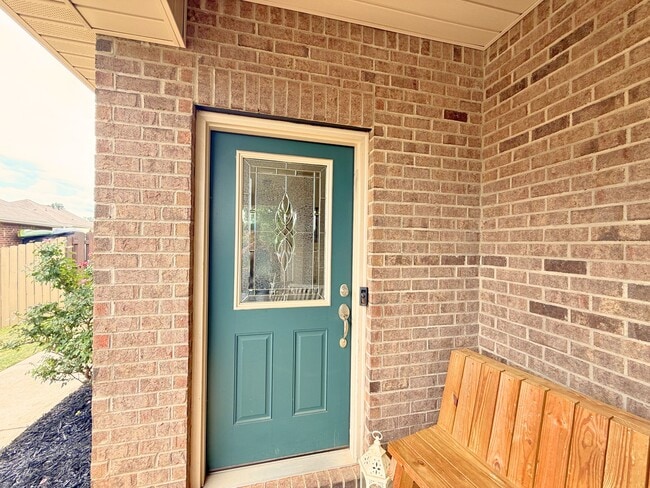 Photo - 323 Huntwood Dr