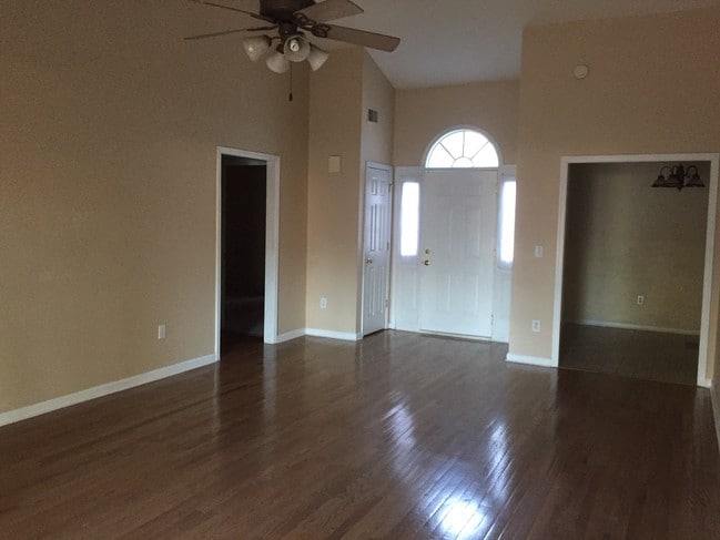 Photo - 818 Bentley Dr