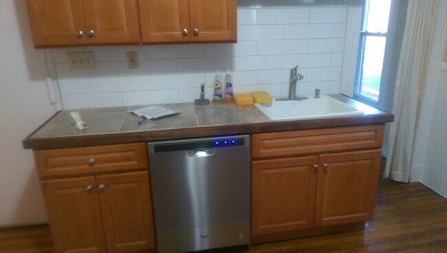 KITCHEN - 177 Davenport Ave Unit 2