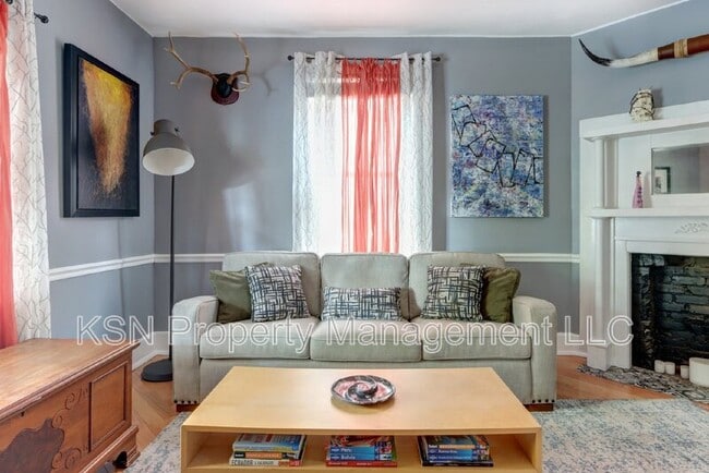 Photo - 2121 Price St