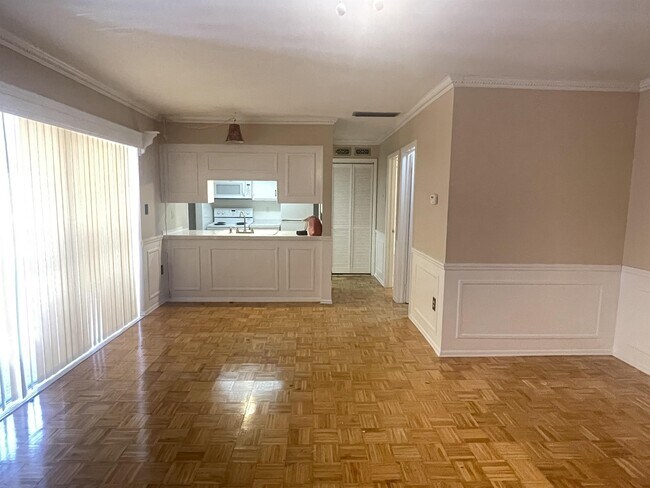 8221 12th Way N