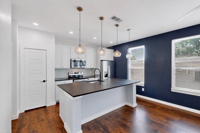 Photo - 800 S Welch St Unidad 102