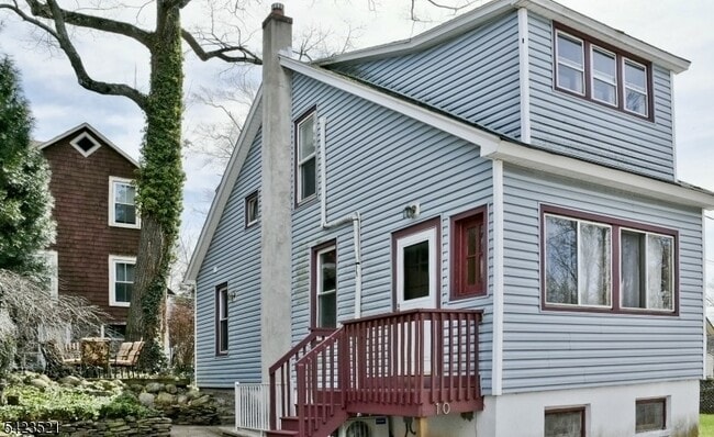 Building Photo - 10 Banghart Pl