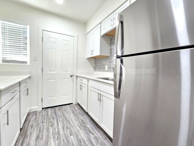 Photo - 1519 E Oak St Unit 17