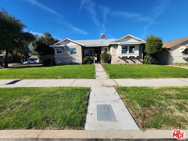 Building Photo - 6203 Calvin Ave Rental