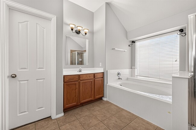 Photo - 11915 Lois Ln Dr
