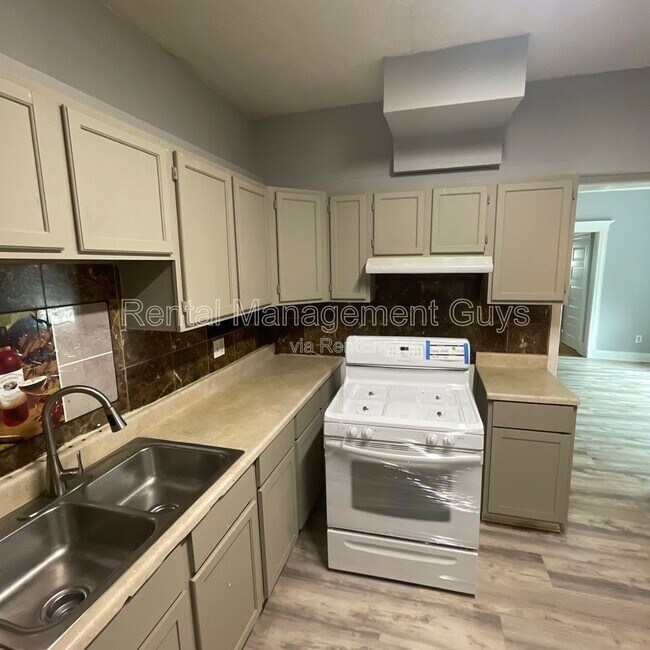 Photo - 2931 N Bryant Ave