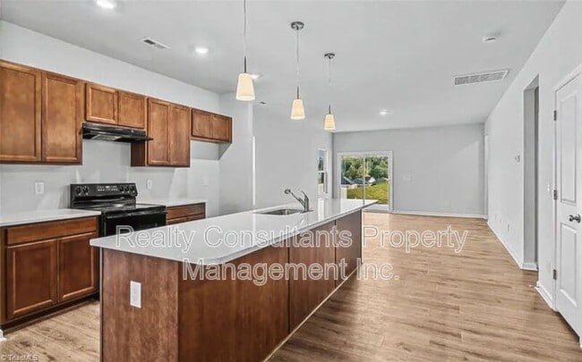 Photo - 534 Raspberry Hl Dr