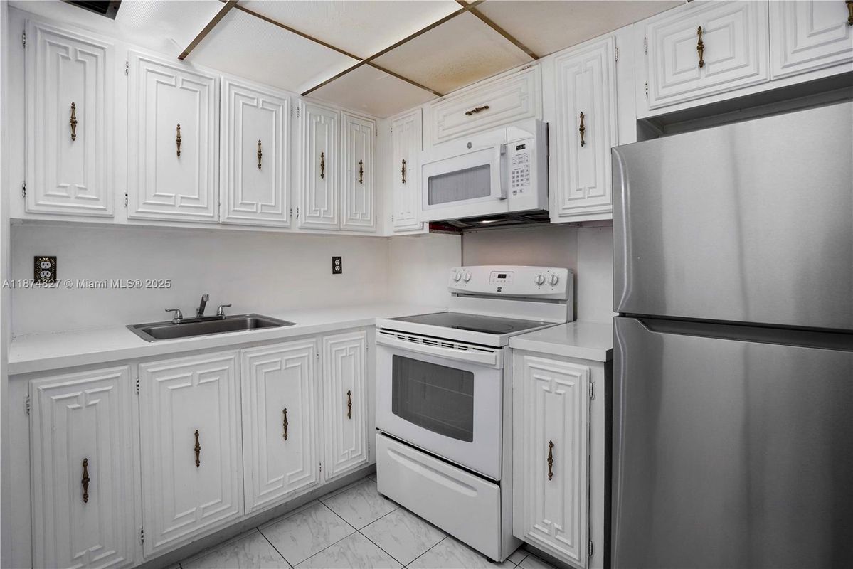 Photo - 7925 Carlyle Ave