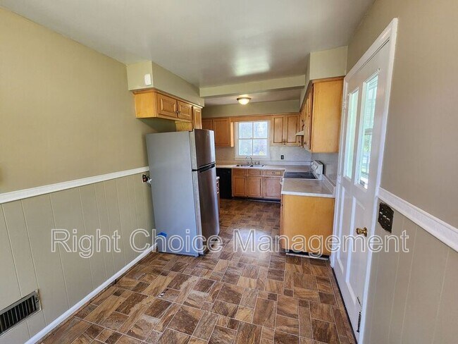 Photo - 1097 Bolton Ct