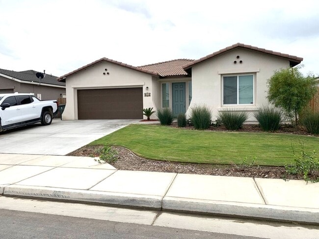 Photo - Beautiful Nearer Home in SE Bakersfield W/...
