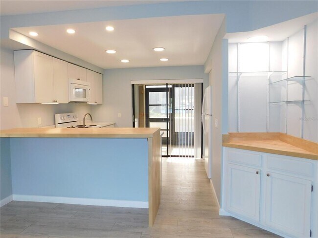 Photo - 331 Woodlake Wynde