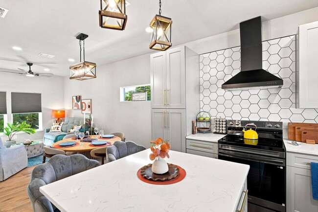 Photo - 1823 Burnet St Unit 102