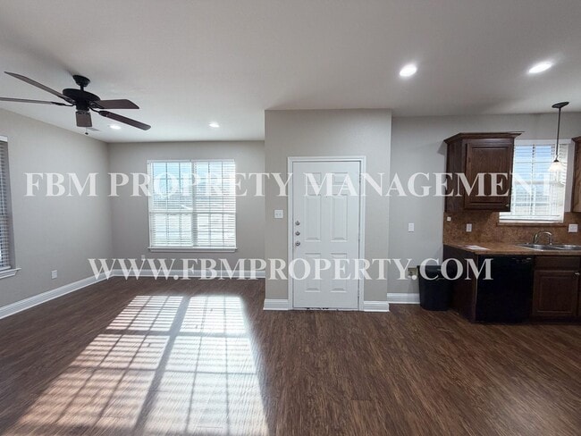 Photo - Hidden Creek Townhomes, Unit F - Cozy 2 Bedroom, 1 Bathroom Home in Ennis, TX! Unidad F