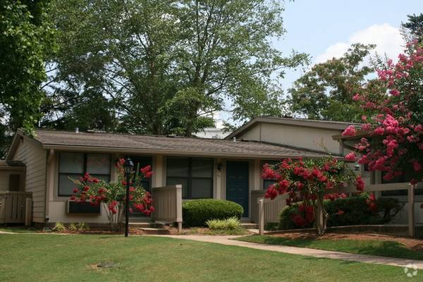 One Level Apts! - Countryside Manor Rental