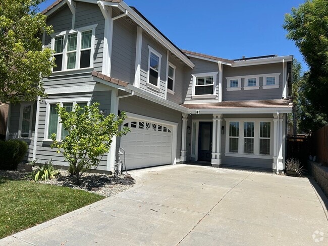 Building Photo - 5-Bedroom Home with Solar and Private Back...