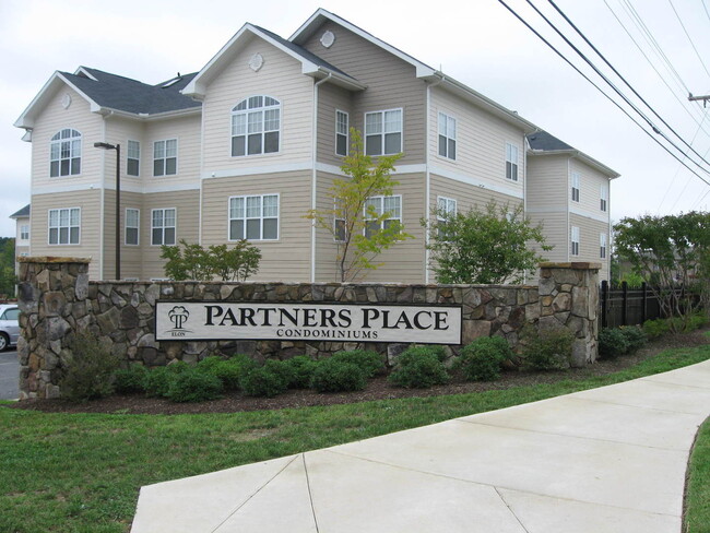 Building Photo - 302 Campus Walk Trl Unit 1