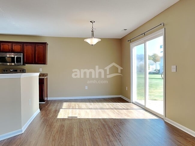 Photo - 244 Hennepin Dr