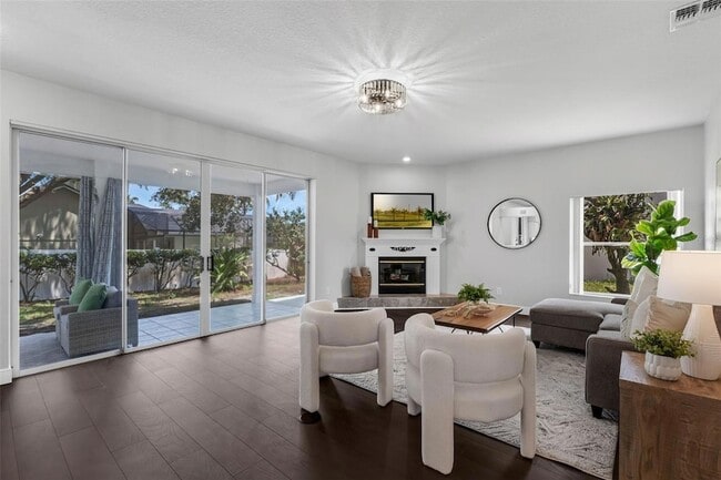 Photo - 1121 Needlewood Loop