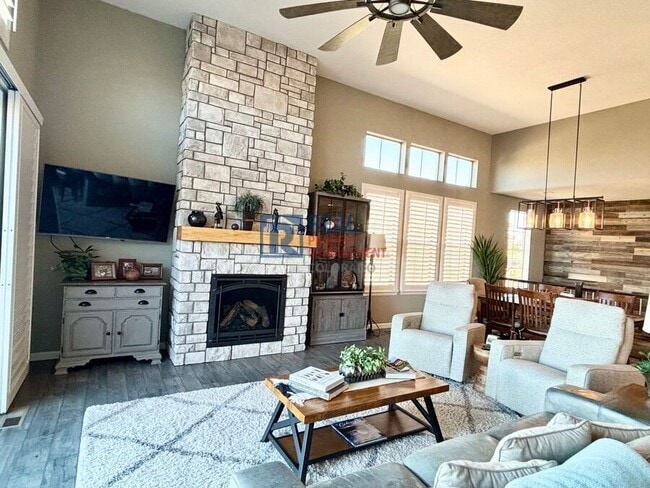 Photo - 873 Woodgate Dr