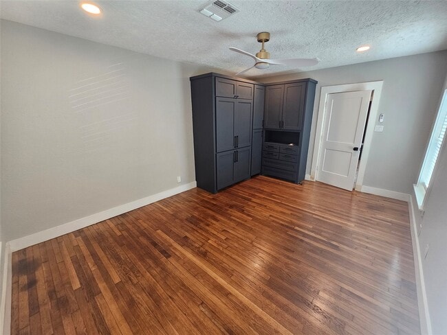 Building Photo - 15 Delmar St